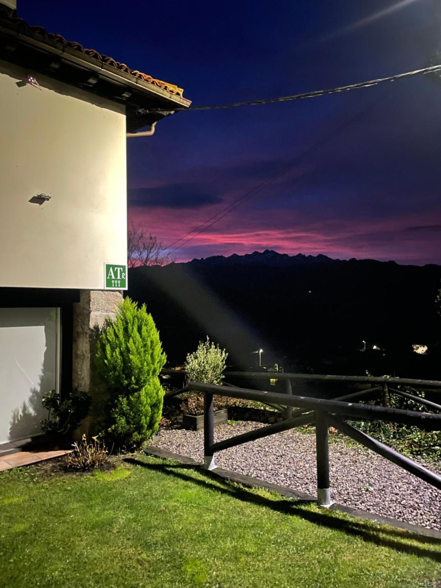 Apartamentos Picabel Onís Εξωτερικό φωτογραφία